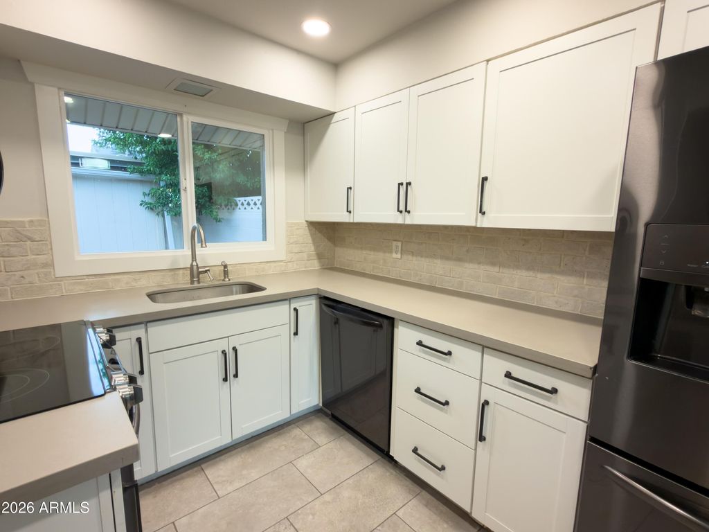 8449 E MONTEBELLO Avenue, Scottsdale, AZ 85250 — photo 5