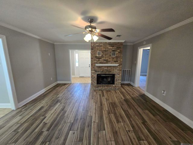 3966 Pensacola Dr, Baton Rouge, LA 70814