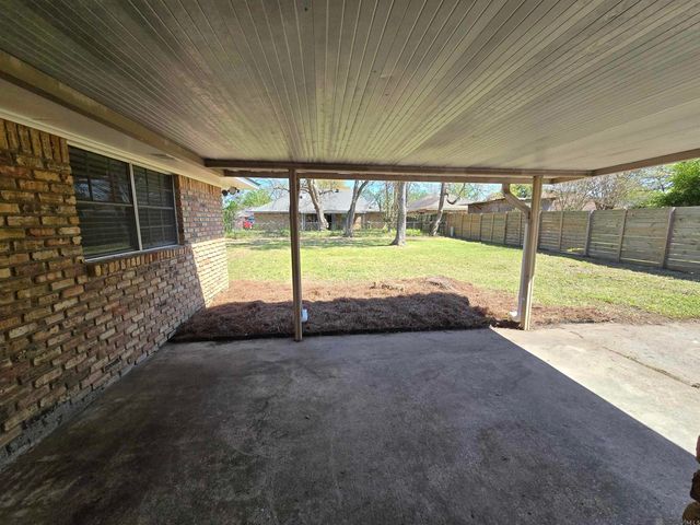 3966 Pensacola Dr, Baton Rouge, LA 70814