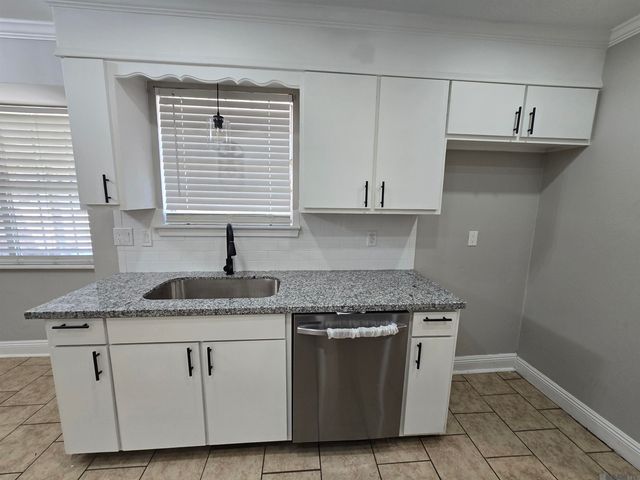 3966 Pensacola Dr, Baton Rouge, LA 70814