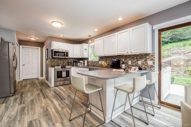 18 Tunnel Road, Roxbury, CT 06783