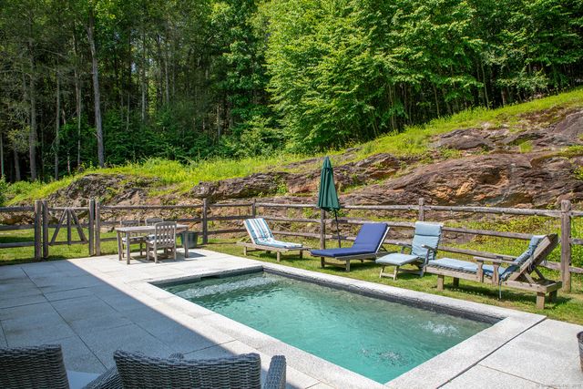 18 Tunnel Road, Roxbury, CT 06783