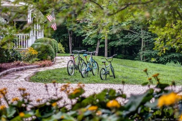 18 Tunnel Road, Roxbury, CT 06783