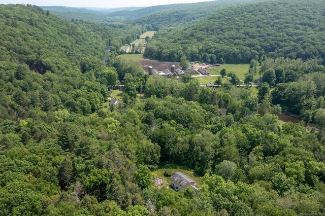 18 Tunnel Road, Roxbury, CT 06783