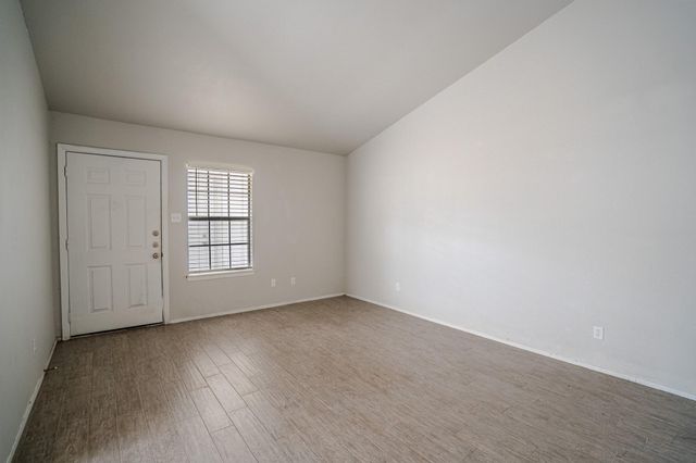 11906 Sunhillow BND B, Austin, TX 78758