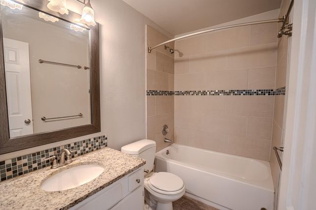 11906 Sunhillow BND B, Austin, TX 78758