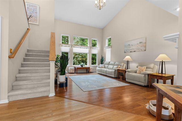 1338 Coach House Lane, South Lyon, MI 48178