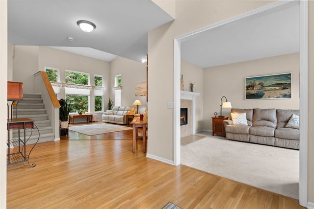 1338 Coach House Lane, South Lyon, MI 48178