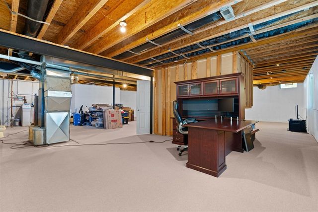 1338 Coach House Lane, South Lyon, MI 48178