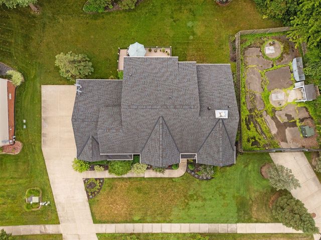 1338 Coach House Lane, South Lyon, MI 48178