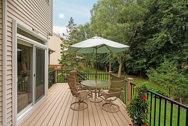 1338 Coach House Lane, South Lyon, MI 48178