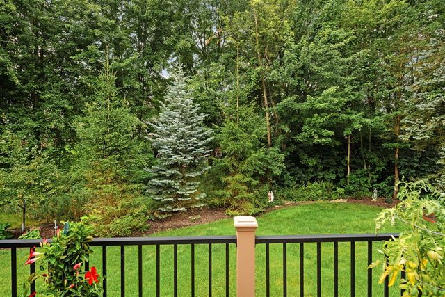 1338 Coach House Lane, South Lyon, MI 48178