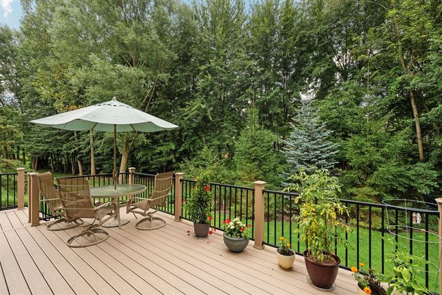1338 Coach House Lane, South Lyon, MI 48178