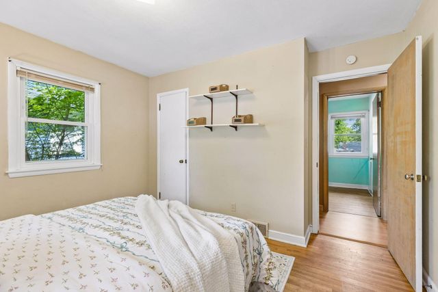 1923 Cottage Avenue E, Saint Paul, MN 55119