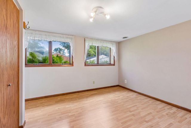 1923 Cottage Avenue E, Saint Paul, MN 55119