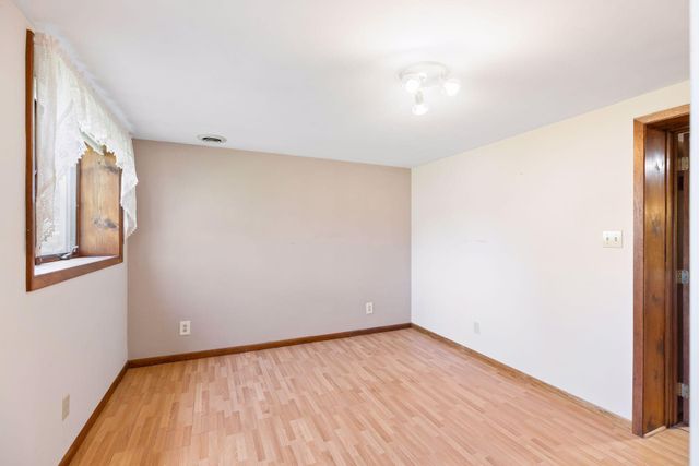 1923 Cottage Avenue E, Saint Paul, MN 55119