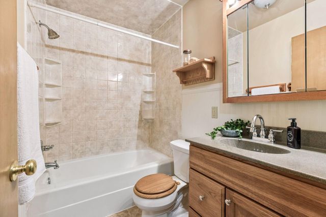 1923 Cottage Avenue E, Saint Paul, MN 55119