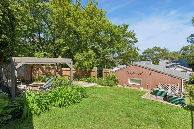 1923 Cottage Avenue E, Saint Paul, MN 55119
