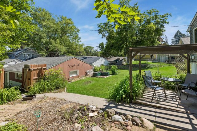 1923 Cottage Avenue E, Saint Paul, MN 55119