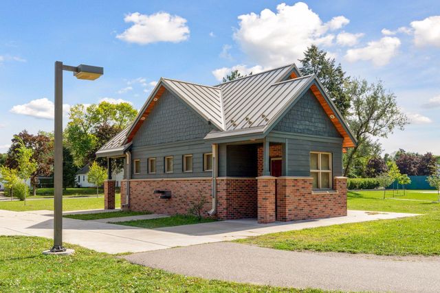 1923 Cottage Avenue E, Saint Paul, MN 55119