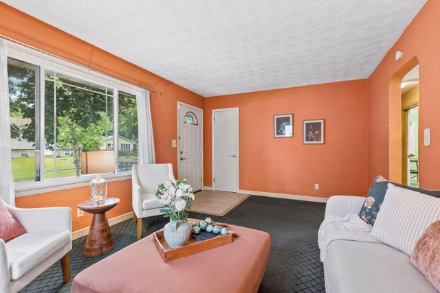 1923 Cottage Avenue E, Saint Paul, MN 55119