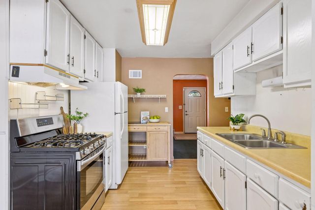 1923 Cottage Avenue E, Saint Paul, MN 55119