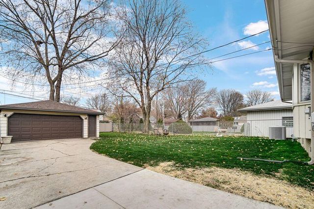 8224 Beech Avenue, Munster, IN 46321