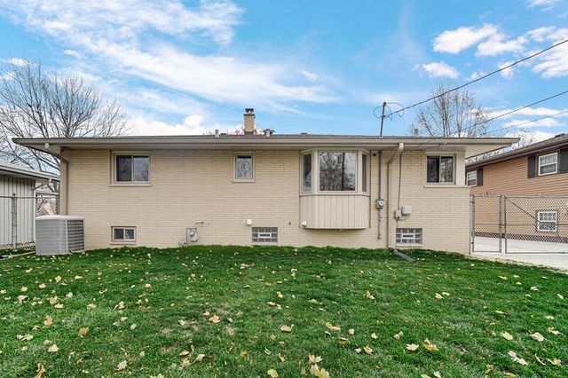 8224 Beech Avenue, Munster, IN 46321