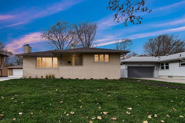 8224 Beech Avenue, Munster, IN 46321