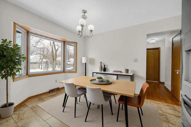 8224 Beech Avenue, Munster, IN 46321