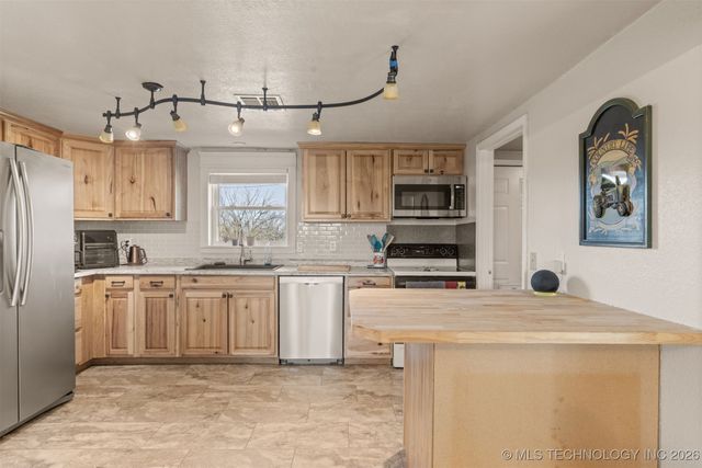 17252 S 178th West Avenue, Kellyville, OK 74039