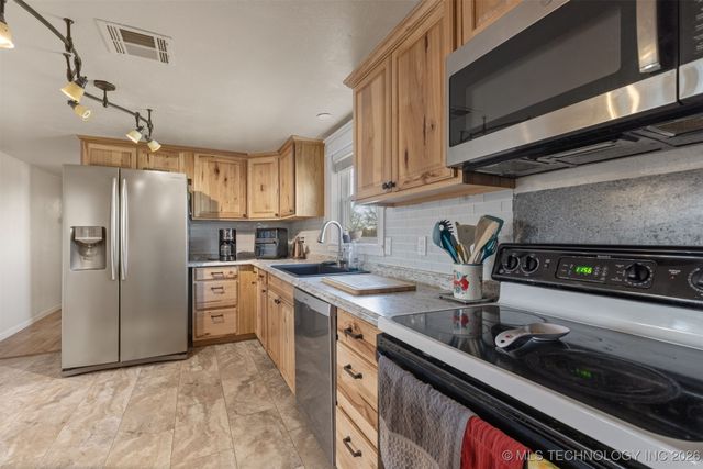 17252 S 178th West Avenue, Kellyville, OK 74039