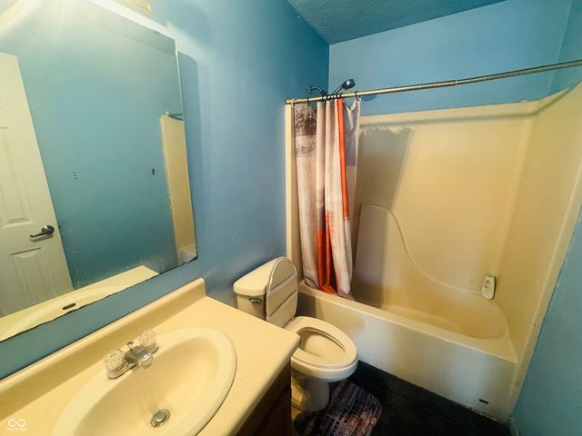 2619 Cooper Pointe Circle, Indianapolis, IN 46268