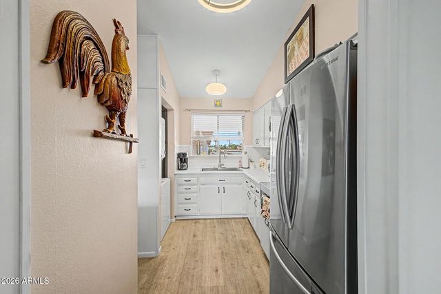 10807 N FAIRWAY Court W 212, Sun City, AZ 85351