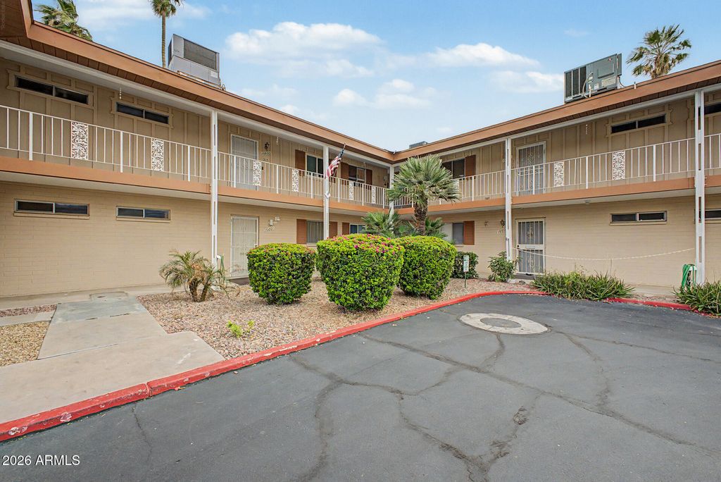 10807 N FAIRWAY Court W 212, Sun City, AZ 85351