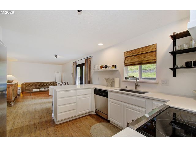 506 HAUSSLER Rd, Kelso, WA 98626