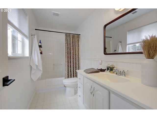 506 HAUSSLER Rd, Kelso, WA 98626