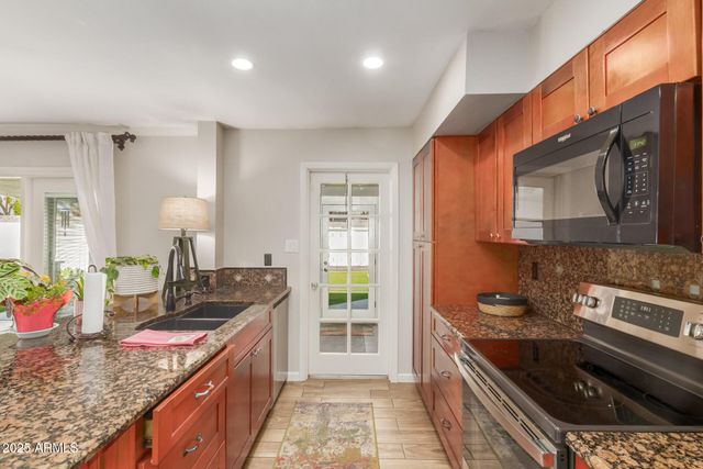 30 W DEL RIO Circle, Tempe, AZ 85282