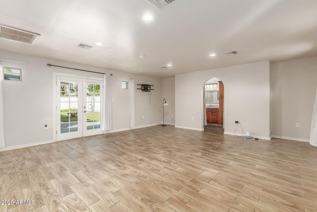 30 W DEL RIO Circle, Tempe, AZ 85282