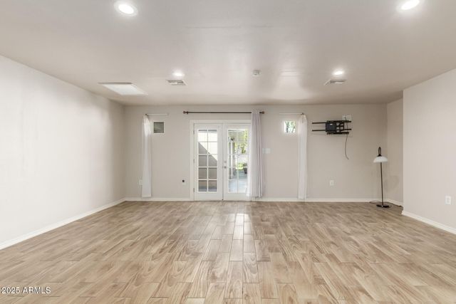 30 W DEL RIO Circle, Tempe, AZ 85282