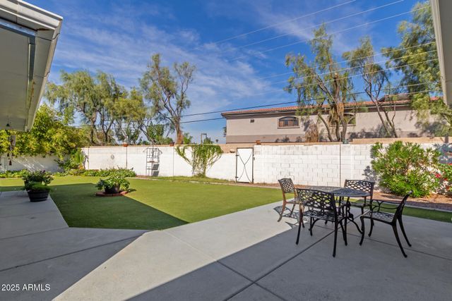 30 W DEL RIO Circle, Tempe, AZ 85282