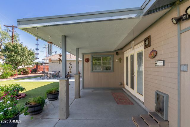 30 W DEL RIO Circle, Tempe, AZ 85282