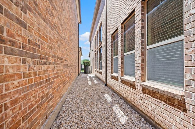 6835 Deleon Street, Irving, TX 75039