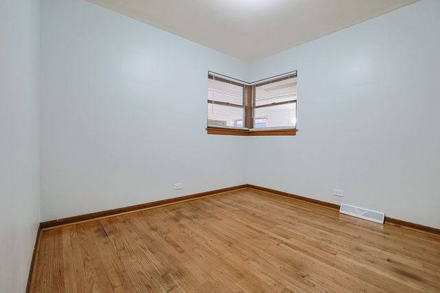 2 N Wisconsin Avenue, Addison, IL 60101