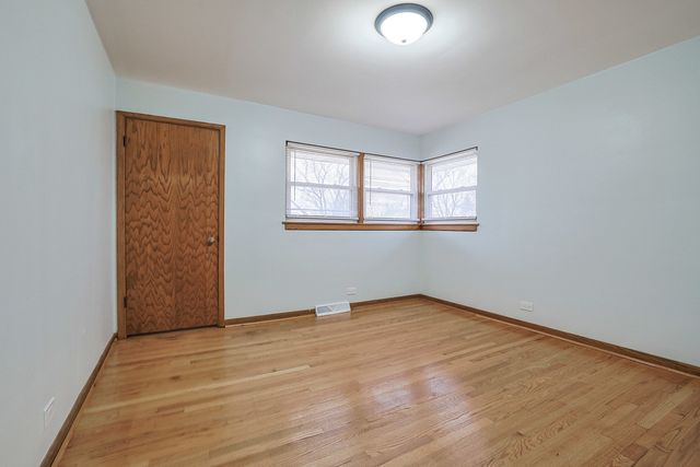 2 N Wisconsin Avenue, Addison, IL 60101