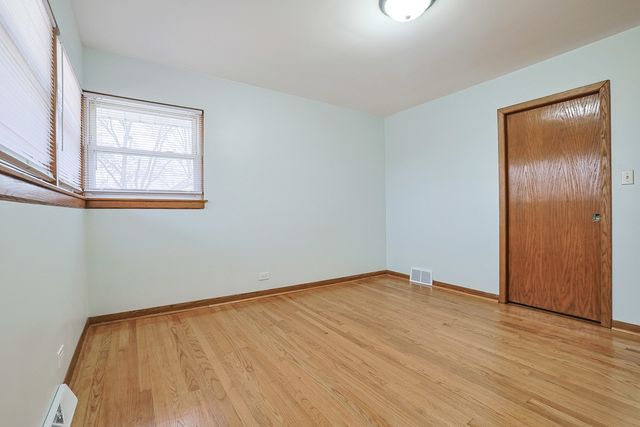 2 N Wisconsin Avenue, Addison, IL 60101