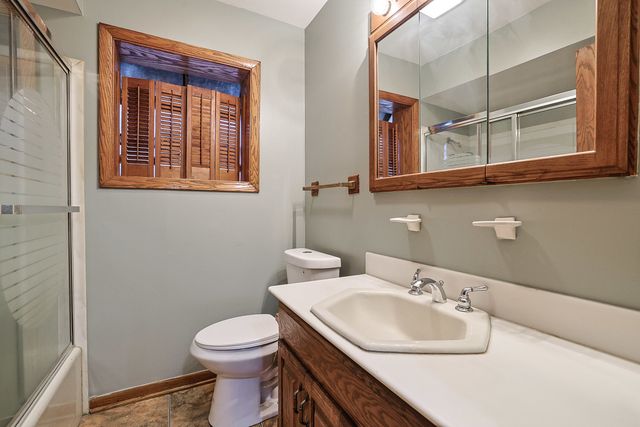 2 N Wisconsin Avenue, Addison, IL 60101