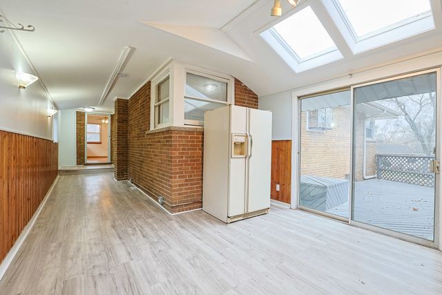 2 N Wisconsin Avenue, Addison, IL 60101