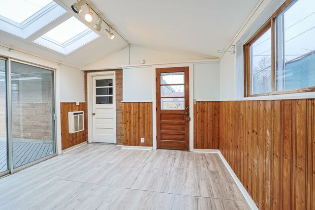 2 N Wisconsin Avenue, Addison, IL 60101