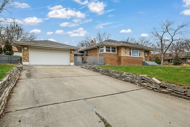 2 N Wisconsin Avenue, Addison, IL 60101